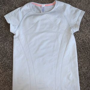 IVIVVA/LULULEMON girls tight workout top.